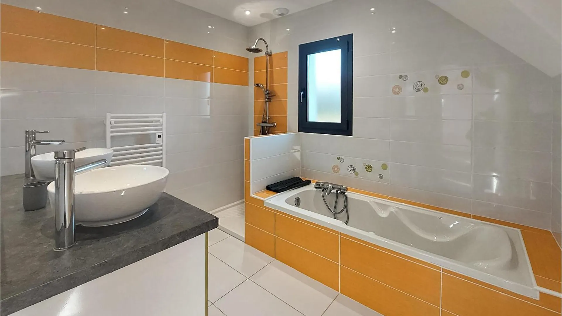 2 Bedroom Lovely Apartment In بلانْرونوال