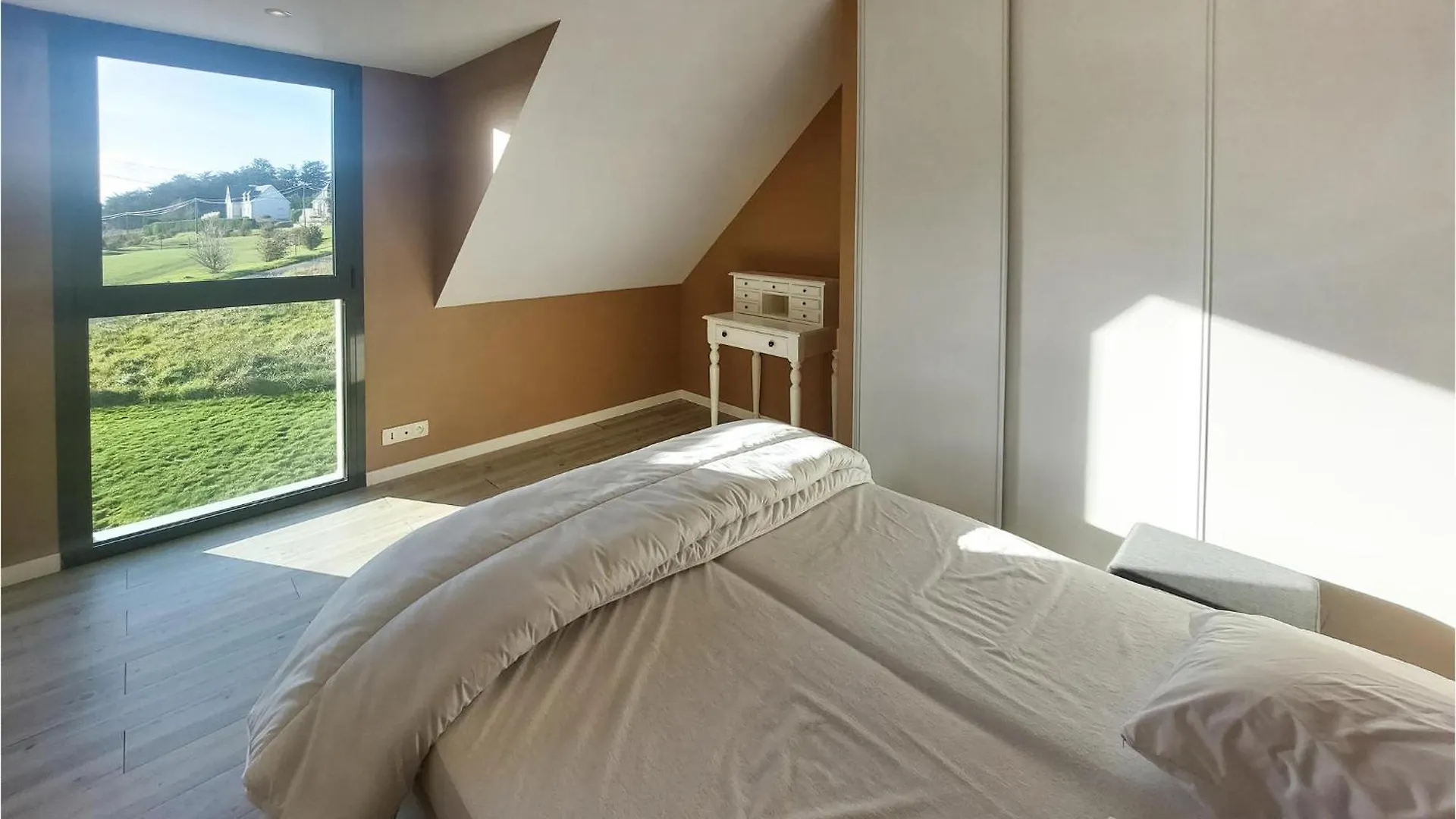 2 Bedroom Lovely Apartment In بلانْرونوال