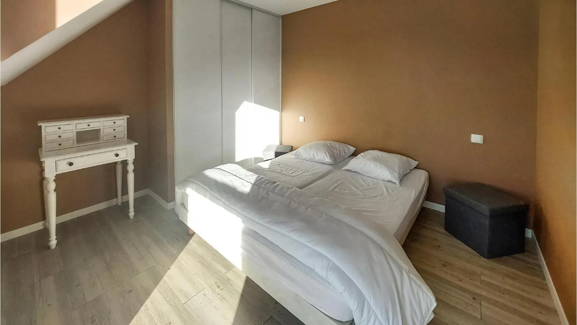 2 Bedroom Lovely Apartment In بلانْرونوال